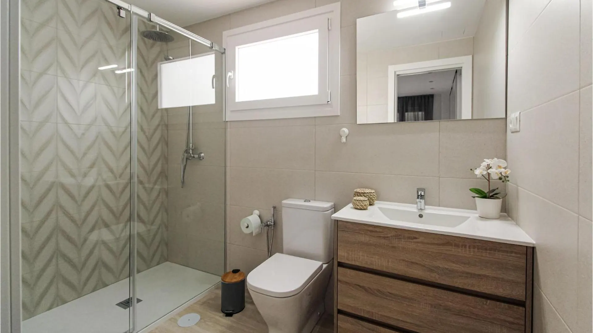 3 Bedroom Nice Apartment In 贝纳哈拉菲